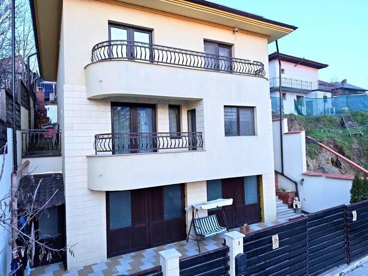 Casă cu 4 camere în Central