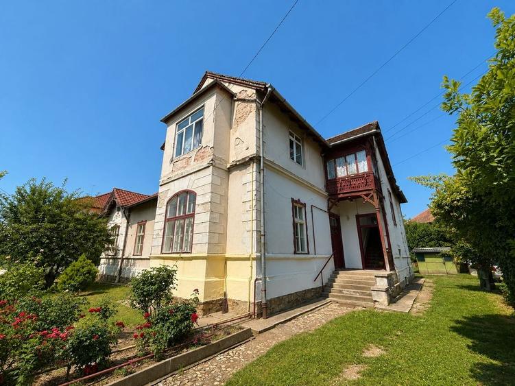 Apartament cu 2 camere nedecomandat, mobilat în Central