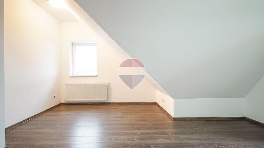 Apartament cu 4 camere decomandat, mobilat în Florilor