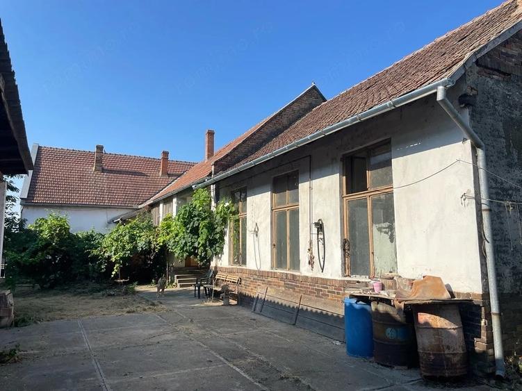 Casă cu Teren 2315 Mp în Central