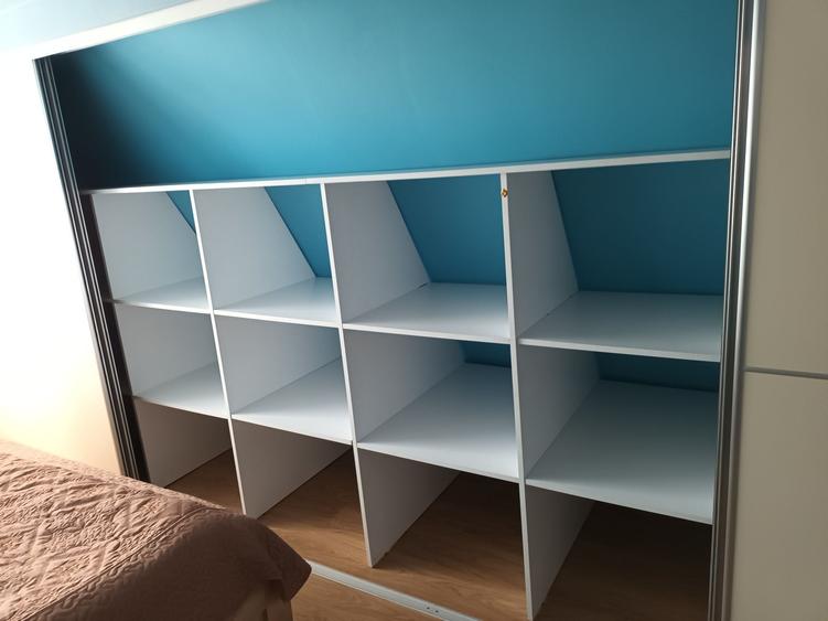 Apartament cu 3 camere semidecomandat, mobilat în Central