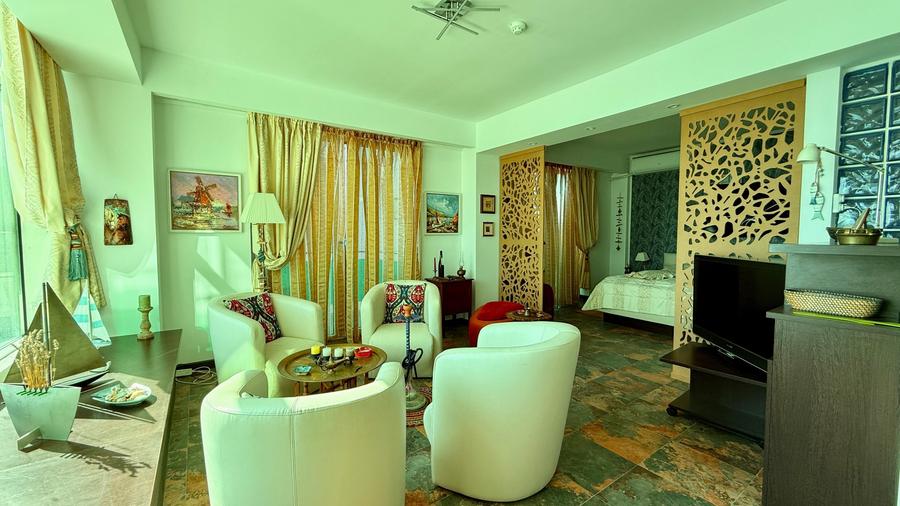 Apartament cu 3 camere decomandat în Central
