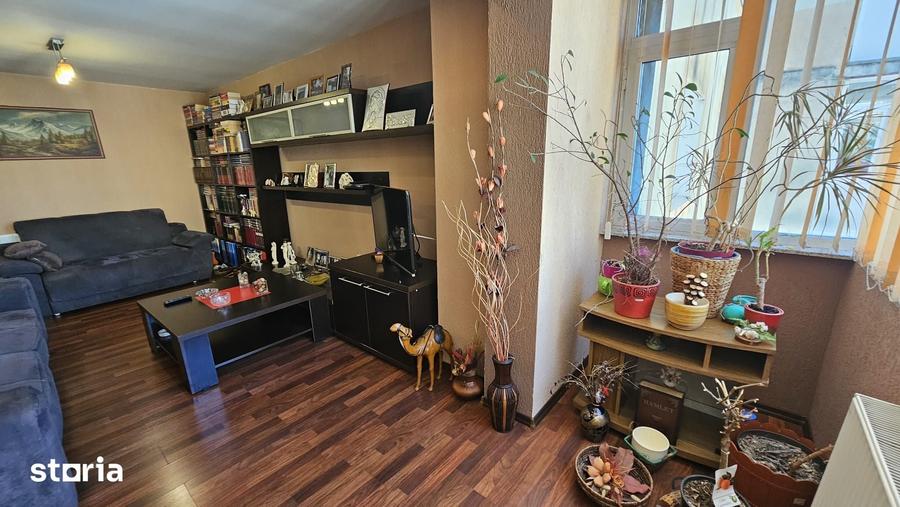 Apartament cu 3 camere decomandat în Găvana