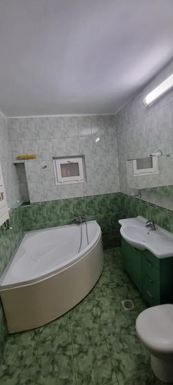 Casă individuală cu 6 camere cu Garaj în Central