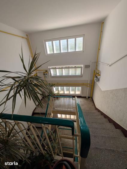 Apartament cu 3 camere decomandat în Vest