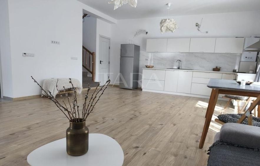 Duplex cu 4 camere cu Canalizare în Florești