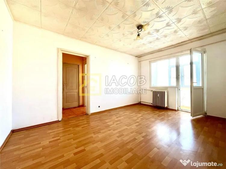 Apartament cu 3 camere semidecomandat în Milcov
