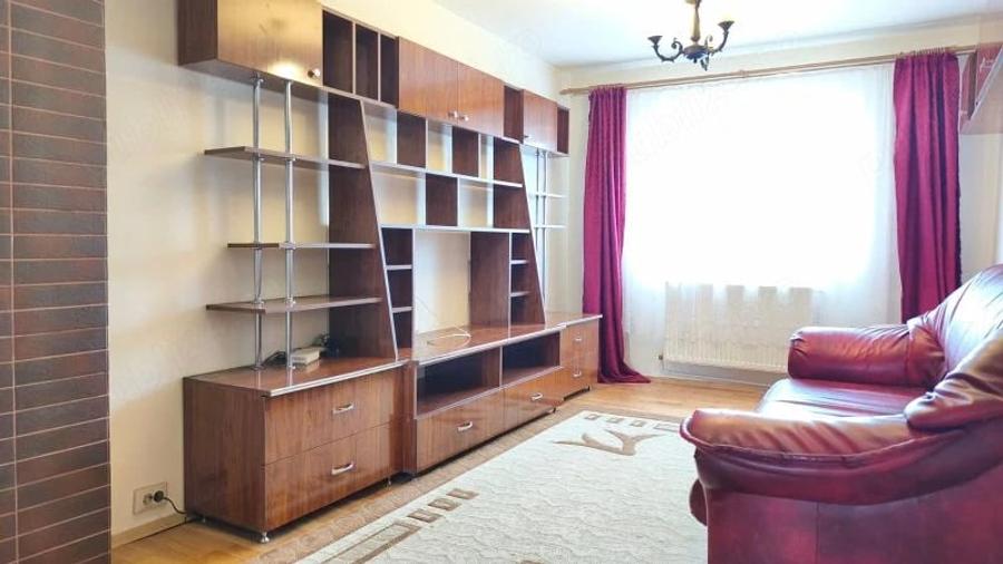 Apartament cu 3 camere decomandat în Liliacului