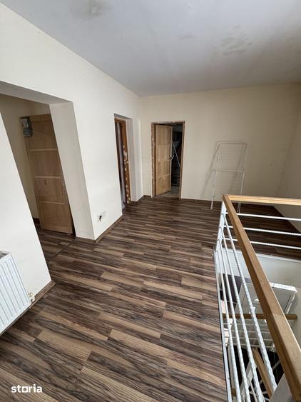 Casă cu 4 camere cu Teren 8300 Mp în Gălbinași