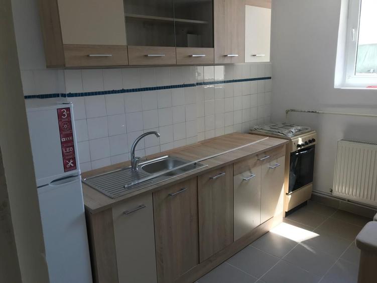 Apartament cu 3 camere decomandat în Băceni