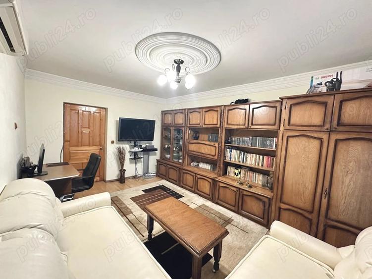 Apartament cu 3 camere decomandat în Central