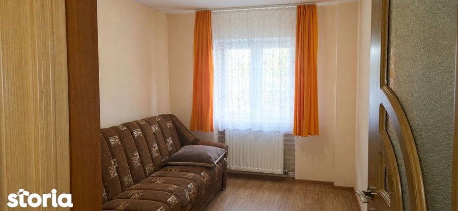 Apartament cu 3 camere decomandat, mobilat în Central