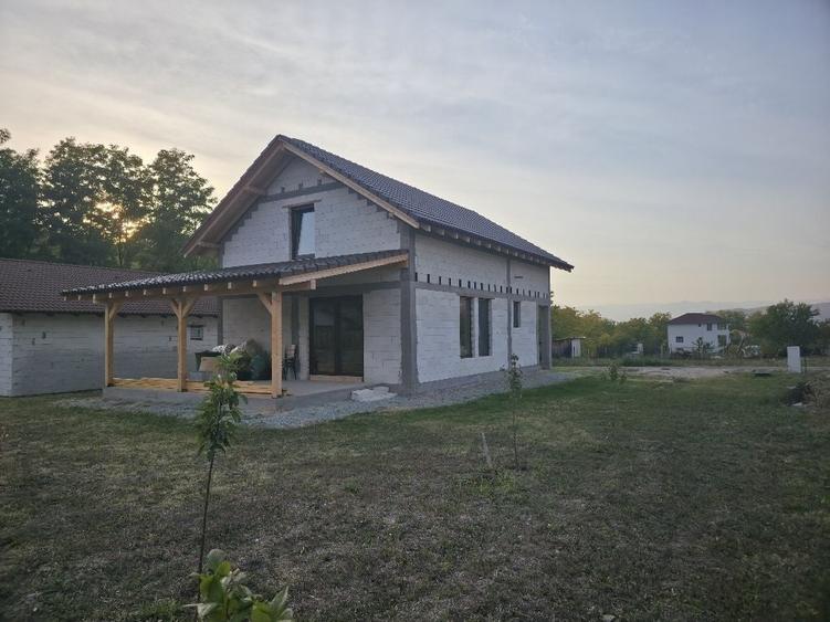 Casă cu 3 camere în Teleac