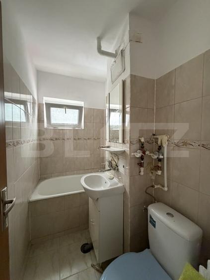 Apartament cu 2 camere semidecomandat în Craiovița Nouă