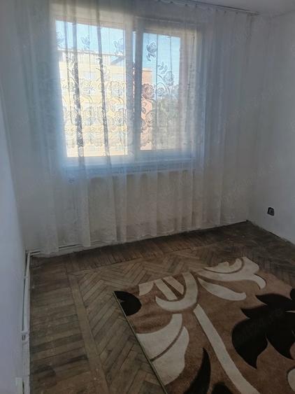 Vand apartament cu 2 camere pe Bulevardul Mihai Viteazul blocul D5. Pre? 19500 Euro negociabil. - 3