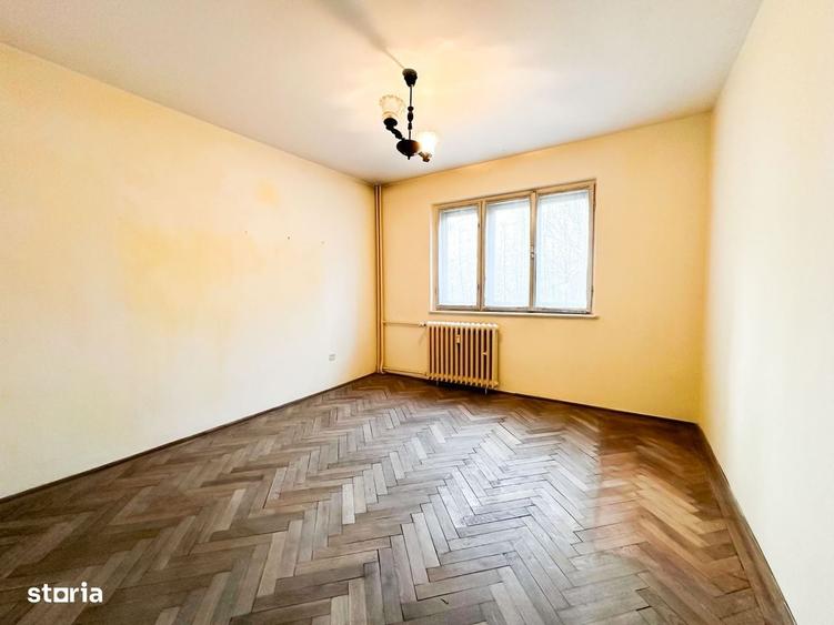 Apartament cu 4 camere decomandat în Republicii