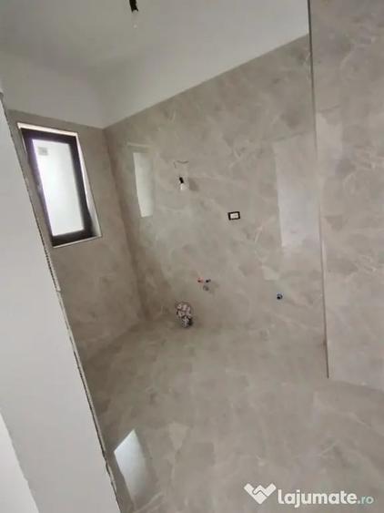 Casă cu 7 camere cu Teren 456 Mp în Malu Mare