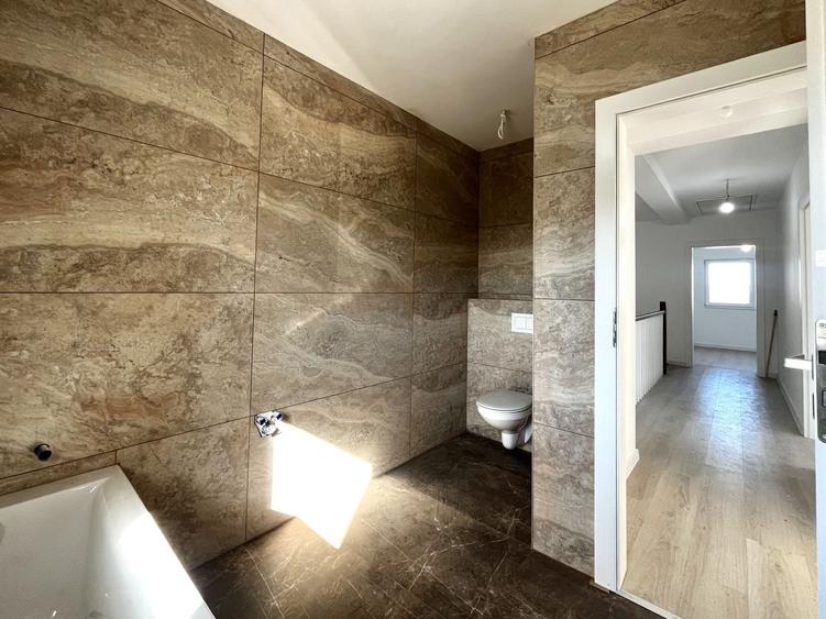 Duplex cu 5 camere cu Canalizare în Ghiroda