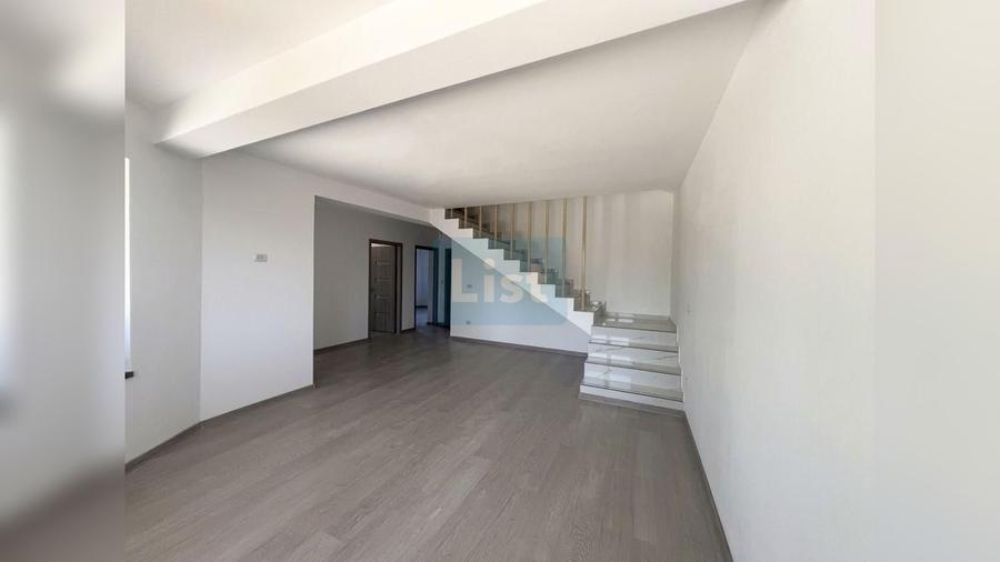 Casă cu 3 camere cu Teren 462 Mp în Ciurbești