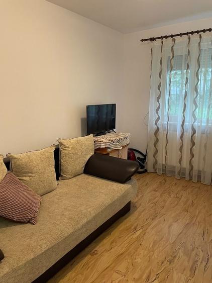 Apartament cu 3 camere nedecomandat, mobilat în Central