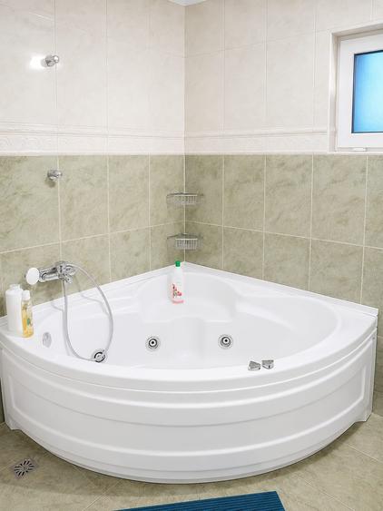 Apartament cu 4 camere decomandat în Unirii