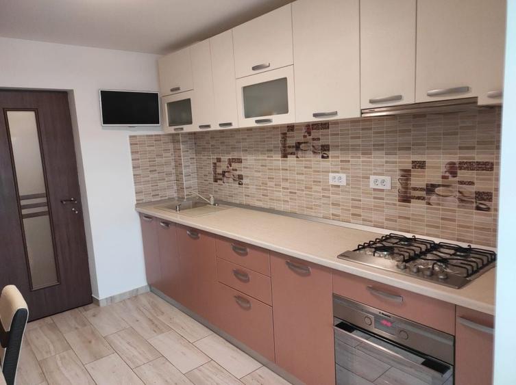 Apartament cu 3 camere decomandat în Valea Adâncă