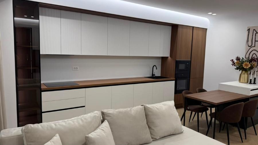 Apartament cu 3 camere decomandat, mobilat în Central