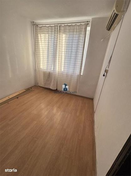 Apartament cu 3 camere semidecomandat în Apărătorii Patriei