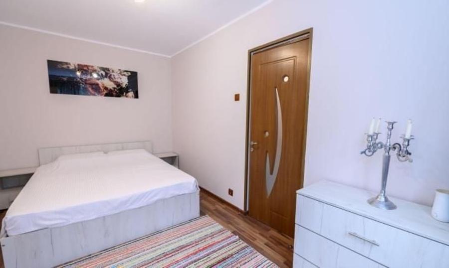 Apartament cu 2 camere semidecomandat, mobilat în Casa de Cultură