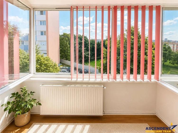Apartament cu 3 camere decomandat în Libertății