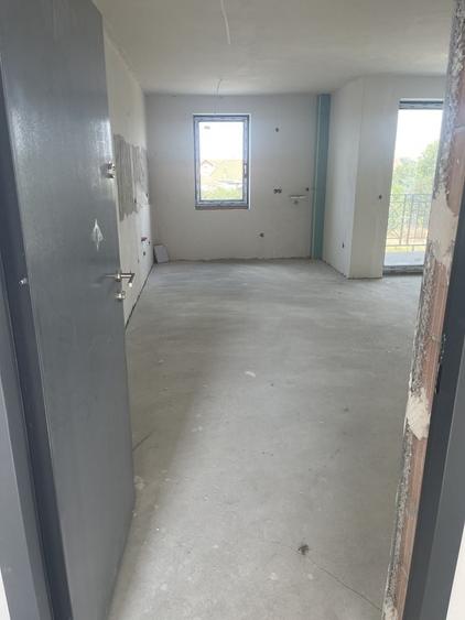 Apartament cu 3 camere semidecomandat în Dara