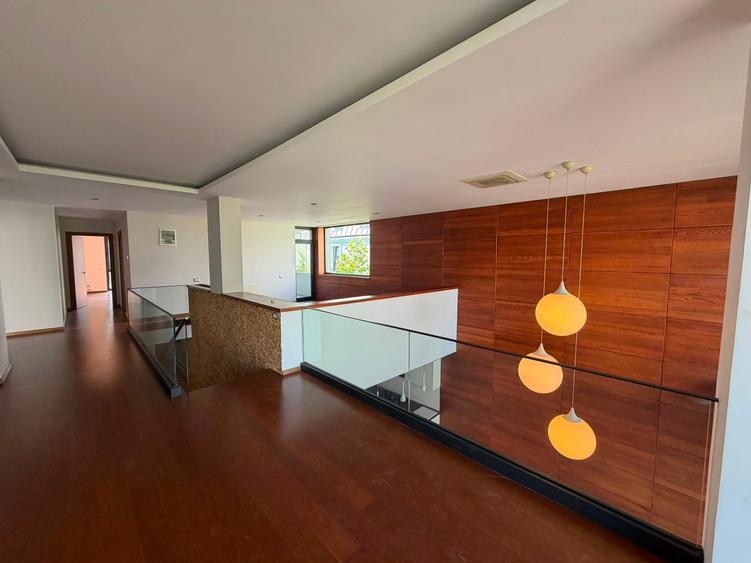 Casă individuală cu 5 camere cu Teren 992 Mp în Pipera