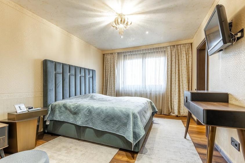 Apartament cu 6 camere decomandat în Clăbucet