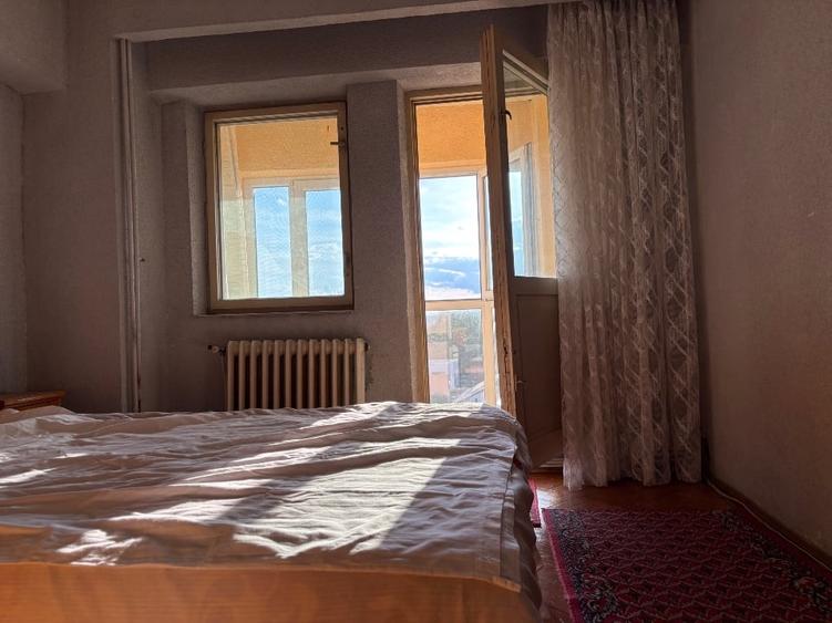 Apartament cu 4 camere decomandat, mobilat în Central