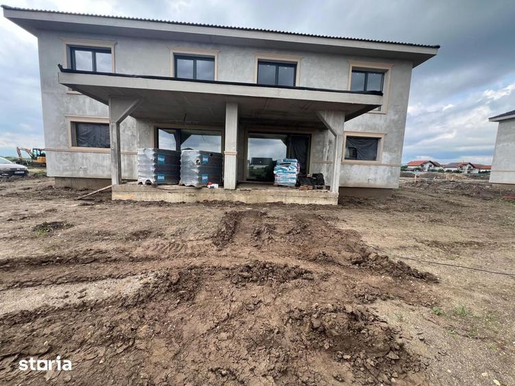 Casă cu 4 camere cu Teren 300 Mp în Șura Mică