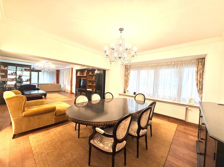 Apartament cu 3 camere decomandat în Primăverii