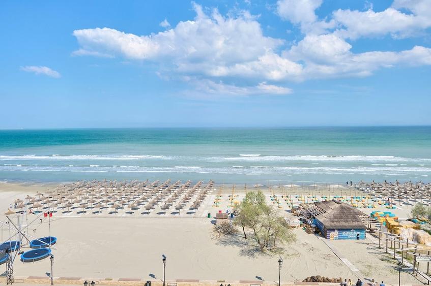 Apartament cu 3 camere decomandat în Mamaia-Sat