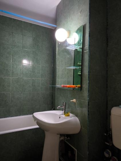 Apartament cu 3 camere decomandat în Valea Ialomiței