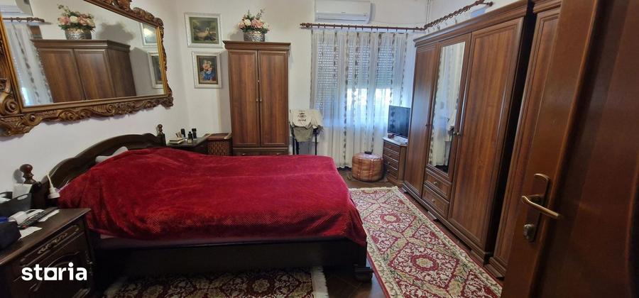 Casă cu 5 camere cu Teren 338 Mp în Sud
