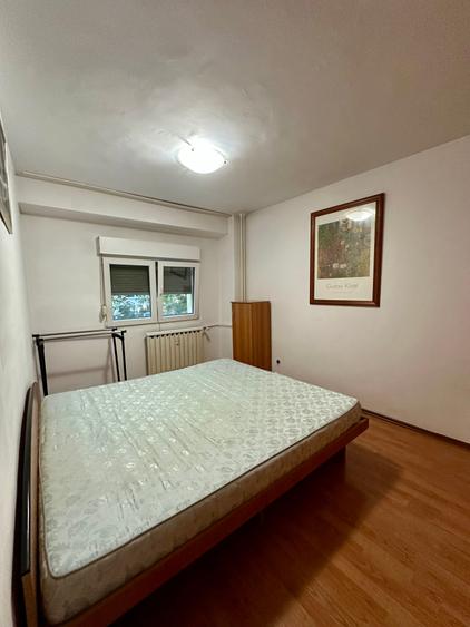 Apartament cu 3 camere decomandat în Tei