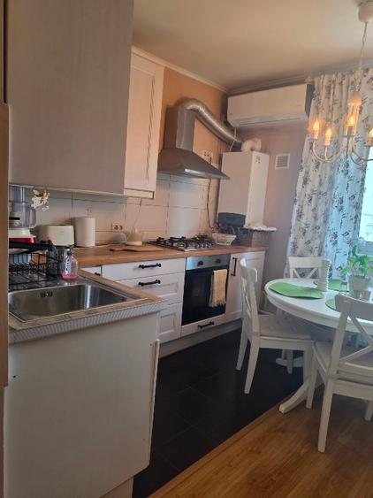 Apartament cu 2 camere decomandat, mobilat în Central