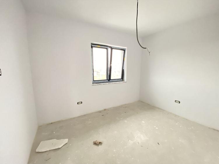 Duplex cu 4 camere cu Canalizare în Săcălaz