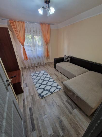 Garsonieră decomandată în Girocului