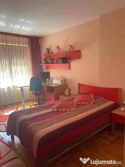 Spațiu comercial, de 814 mp, în Titan