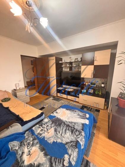 Apartament cu 4 camere semidecomandat, mobilat în Florești