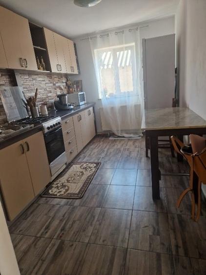 Casă individuală cu 3 camere cu Garaj în Cristești