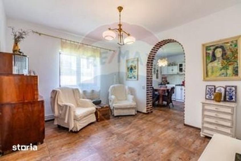 Casă cu 4 camere cu Teren 4435 Mp în Central