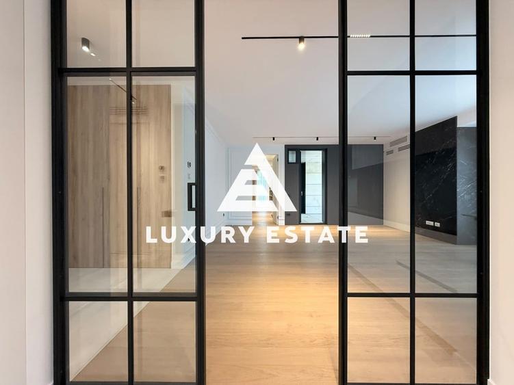 Apartament cu 4 camere semidecomandat în Aviatorilor