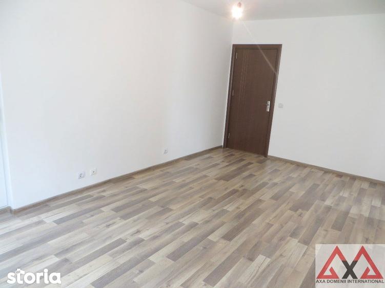 Apartament cu 4 camere semidecomandat în Berceni