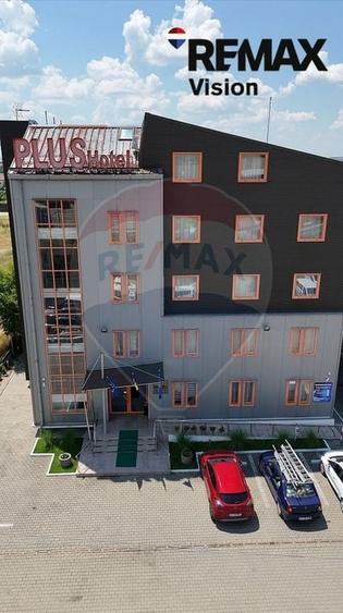 Hotel/Pensiune, de 1,000 mp, în Est